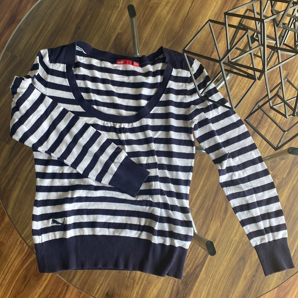Pump navy striped sweater